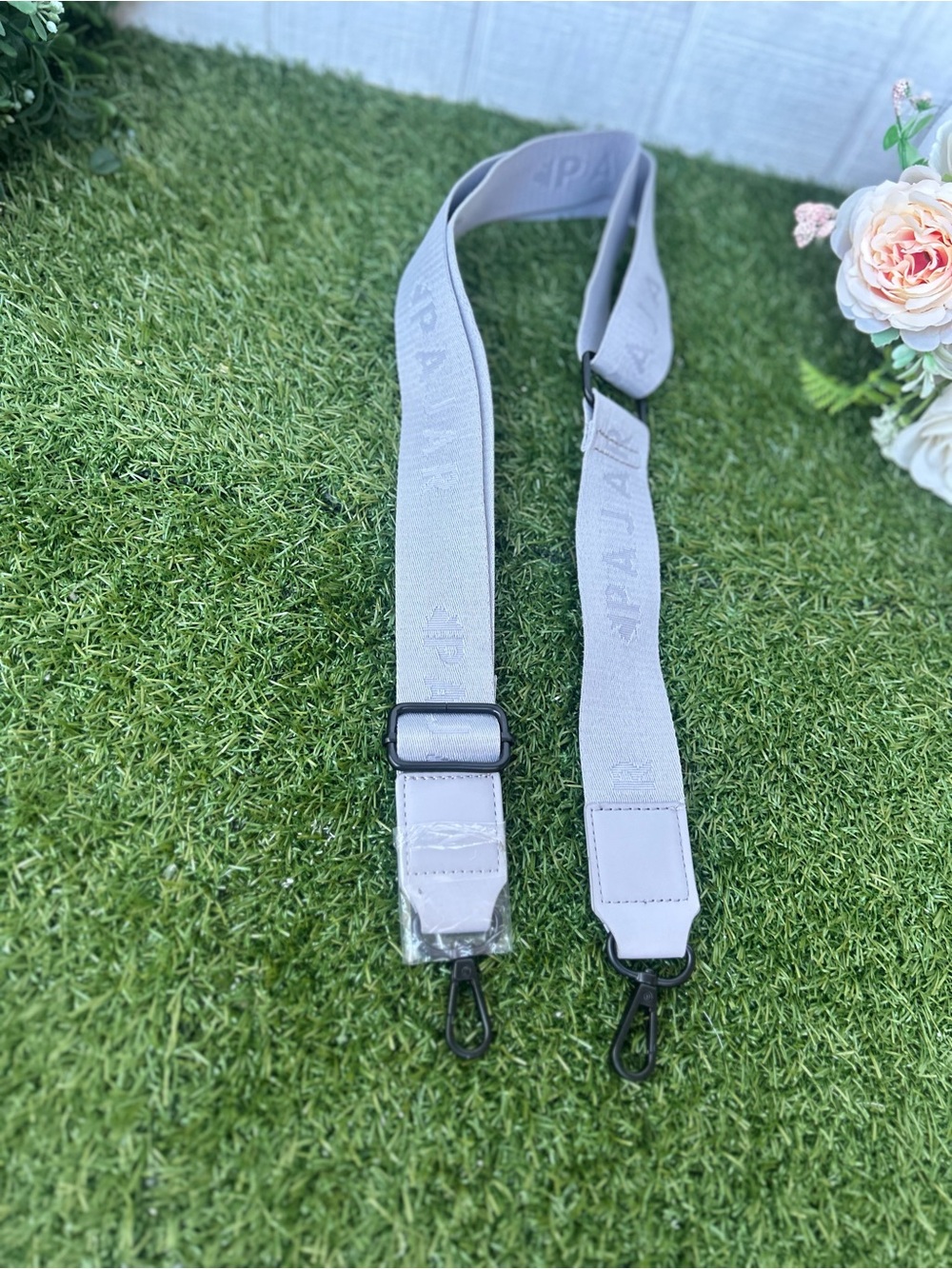 PAJAR Light Gray Bag Strap with Black Hardware/new (Guitar Strap)